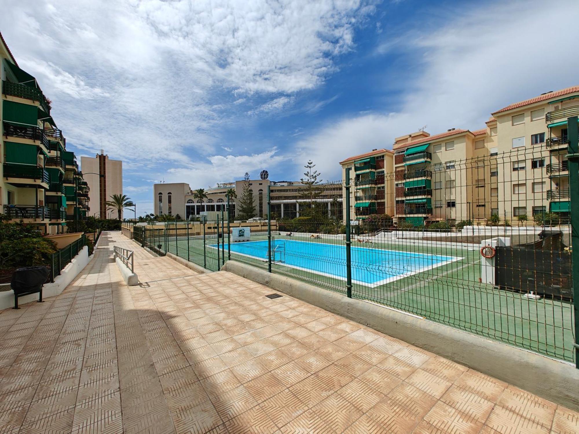 Sun Apartment - 3 Bedrooms, Priv Parking, Pool, Ac, Tv Channels, Fibre Net Лос Кристианос Екстериор снимка