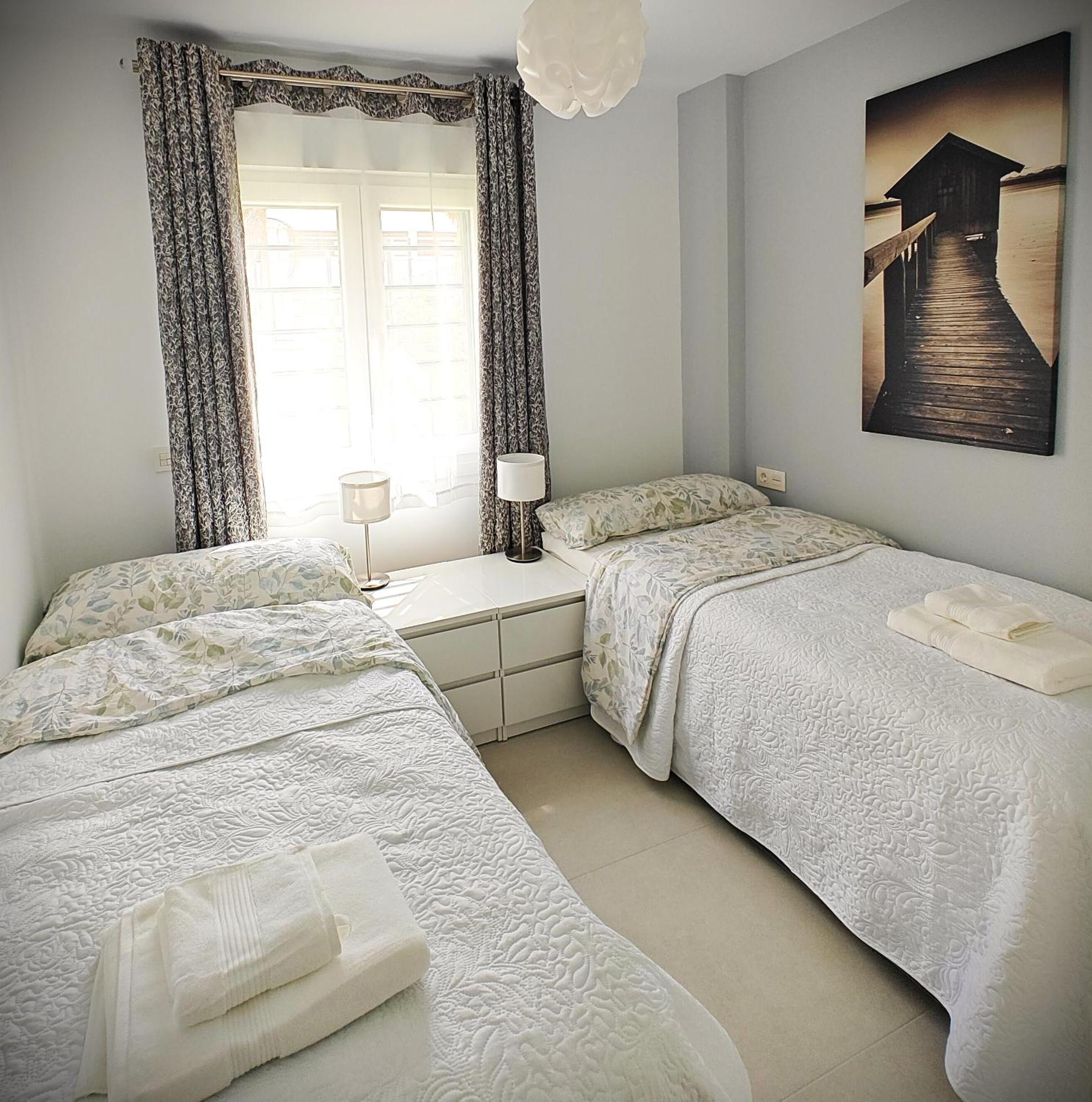 Sun Apartment - 3 Bedrooms, Priv Parking, Pool, Ac, Tv Channels, Fibre Net Лос Кристианос Екстериор снимка