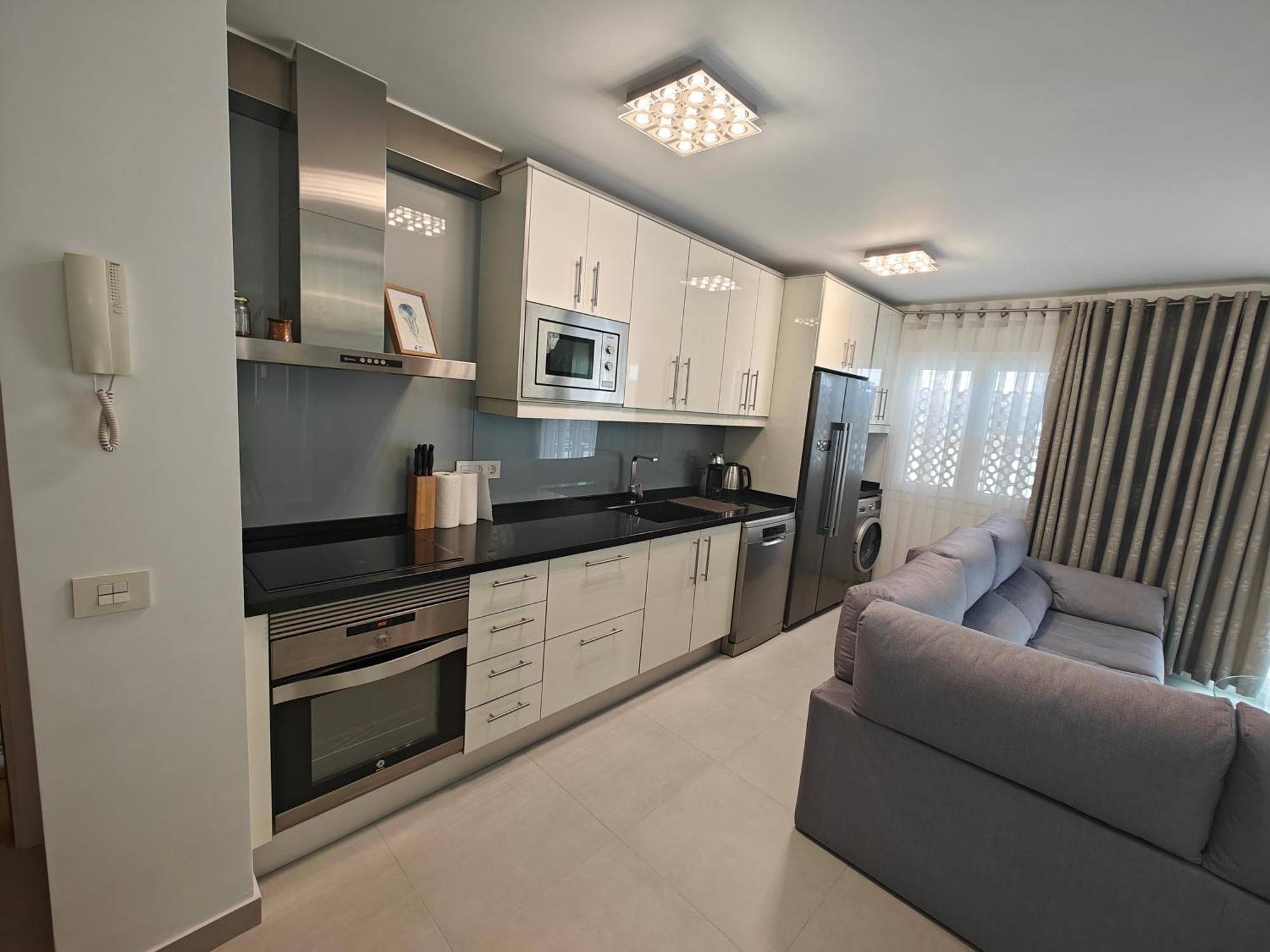 Sun Apartment - 3 Bedrooms, Priv Parking, Pool, Ac, Tv Channels, Fibre Net Лос Кристианос Екстериор снимка