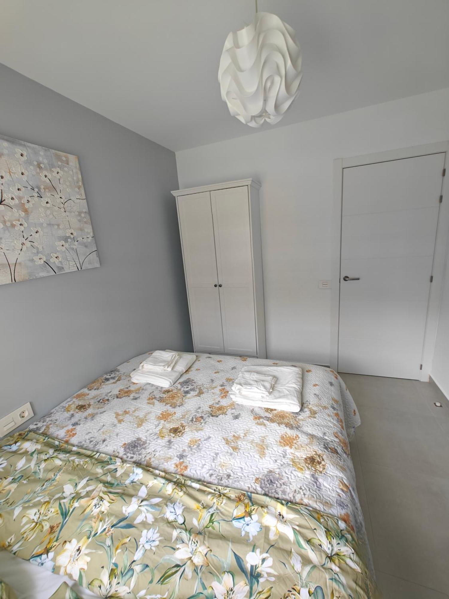 Sun Apartment - 3 Bedrooms, Priv Parking, Pool, Ac, Tv Channels, Fibre Net Лос Кристианос Екстериор снимка